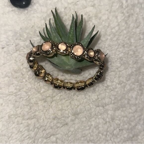 Vintage Gold Tone Peach Nude Rhinestones Stretch Bracelet - Picture 5 of 8